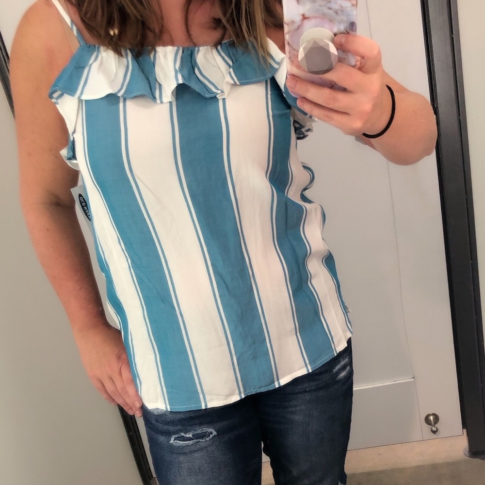 Old navy size small ruffle tank.